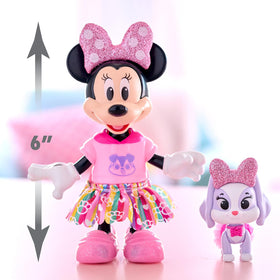 Easy-on outfits help little hands style Minnie quickly for imaginative play.