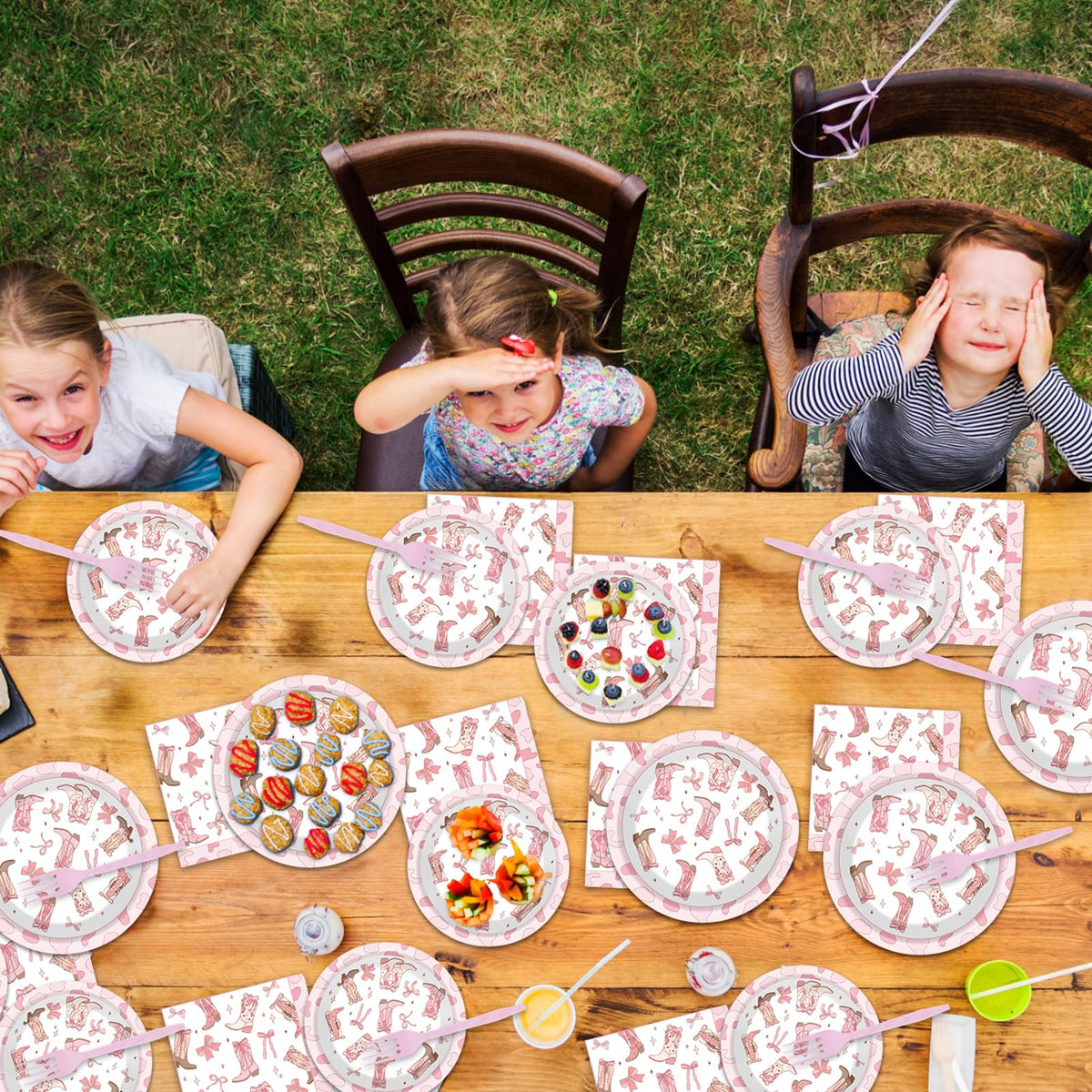 Justforjoyful plates and napkins accommodate up to 50 guests with minimal mess.