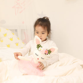 Detachable outfit on Linda doll allows easy dressing play.