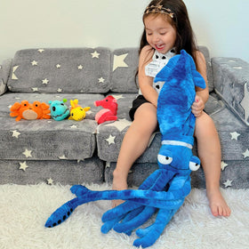 Karister plush storage feature helps keep toys tidy.