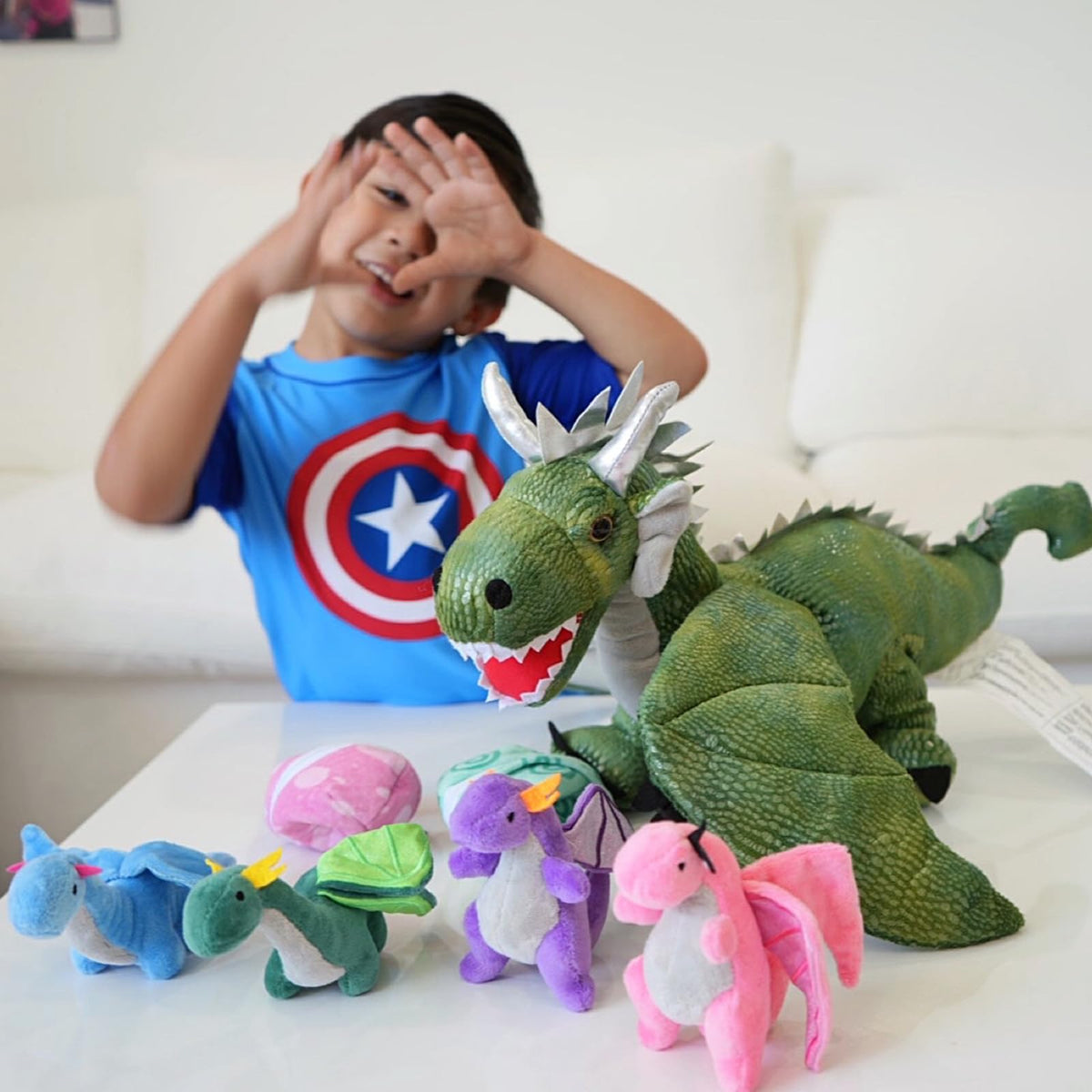 Karister dragon set with two eggs adds surprise play elements.