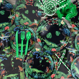 KEFAN reptile plates offer sturdy cardboard serving for guests.