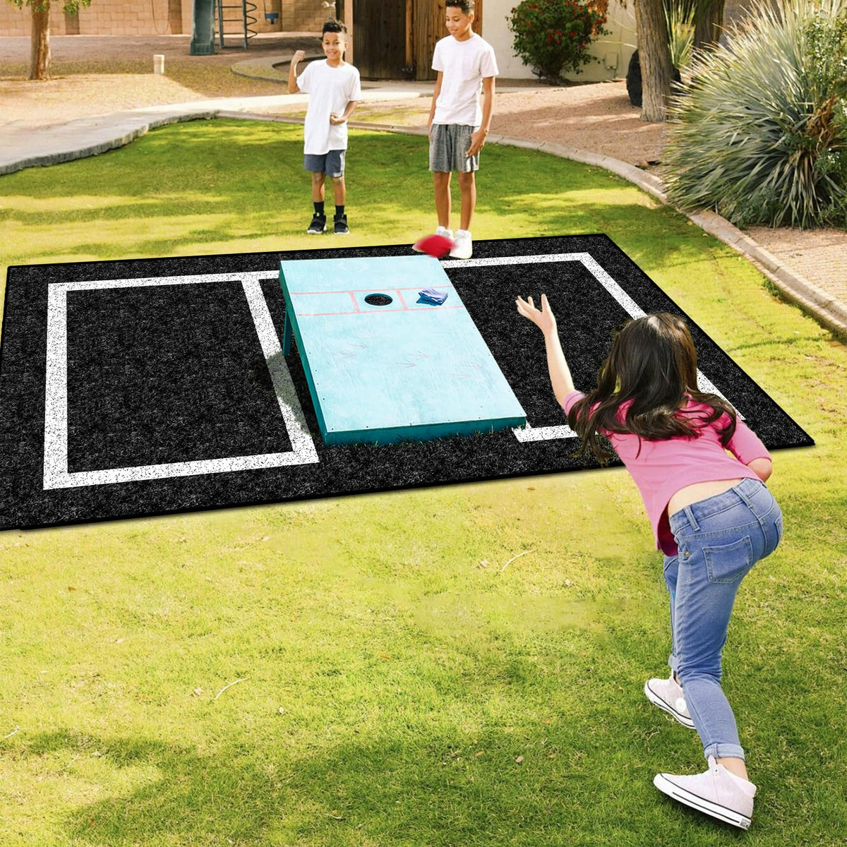 KEOHOLI mats help keep bags clean during outdoor rounds.