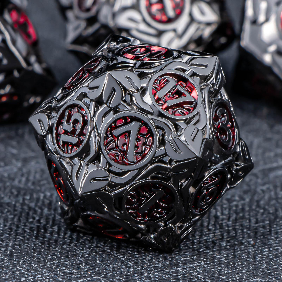 KERWELLSI metal DND dice set with nature vines leaf motif for table presence.
