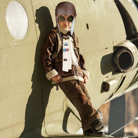 Keymall black scarf and brooch accents a stylish aviation outfit