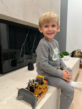 KIDMARKT bulldozer supports indoor and outdoor play sessions