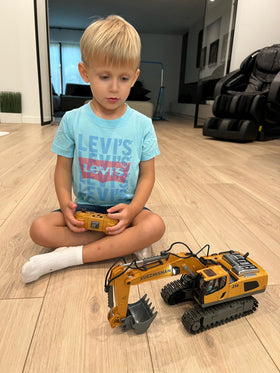 KIDMARKT RC set includes batteries and charger for easy setup.