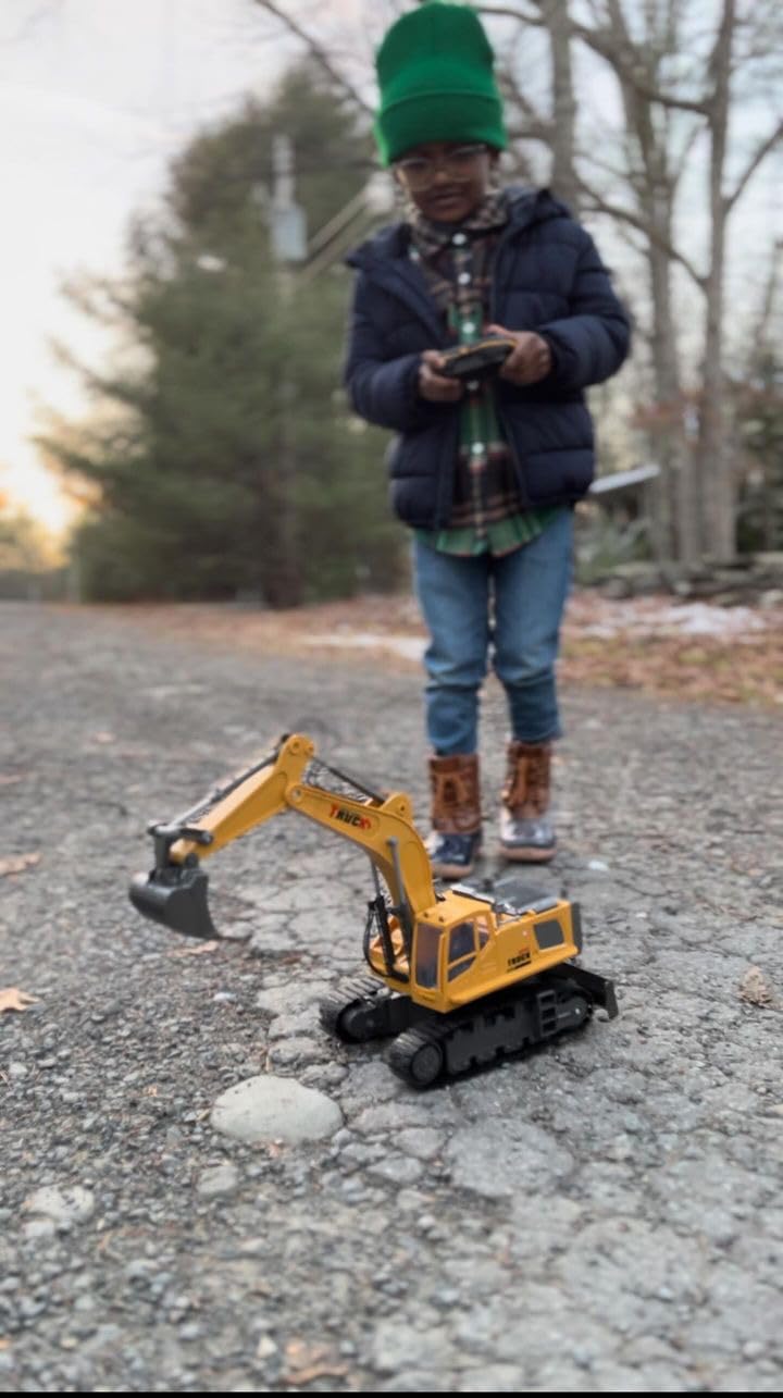 KIDMARKT Metal body emphasizes durability for long-lasting play outside