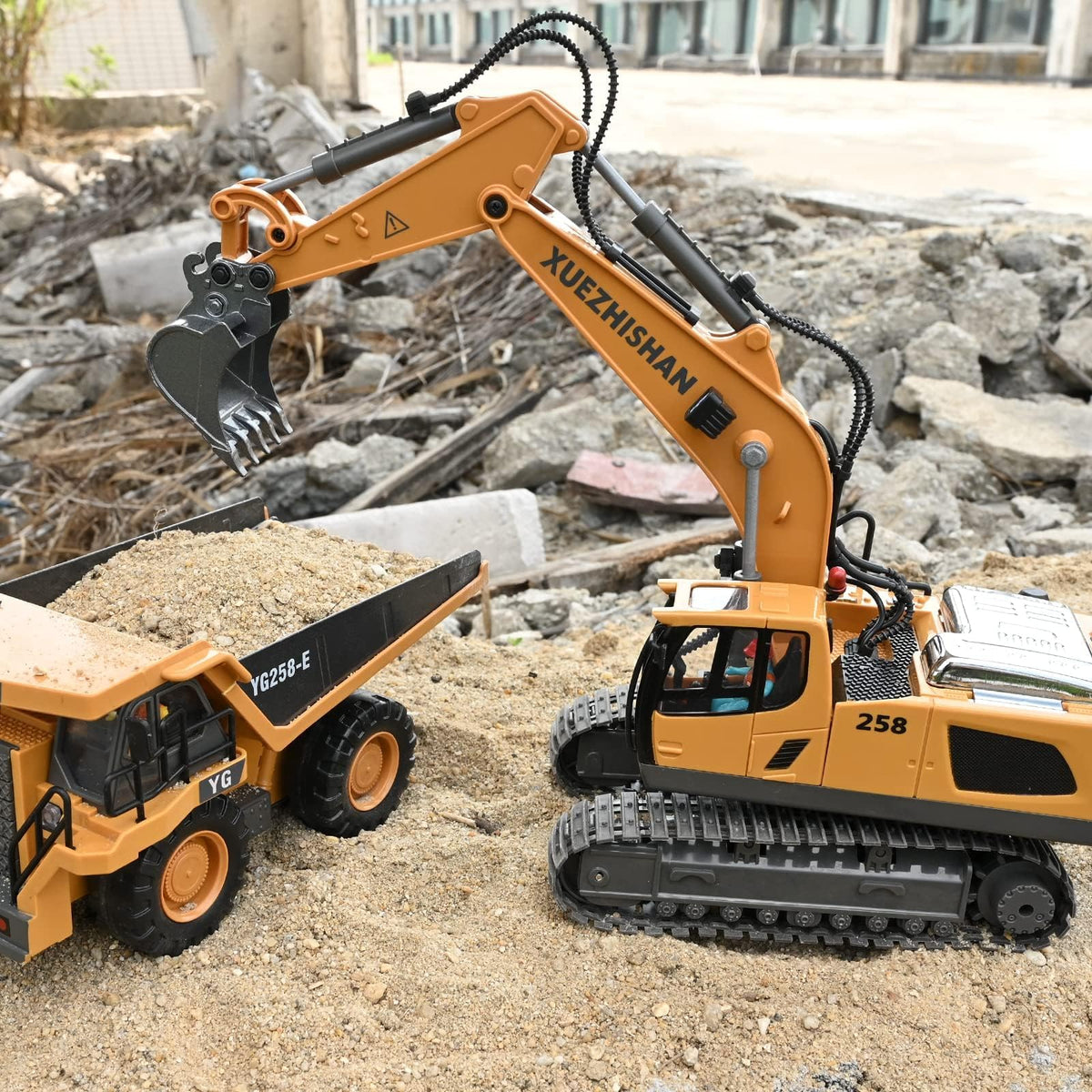 KidsFaves excavator with metal shovel delivers durable digging action.