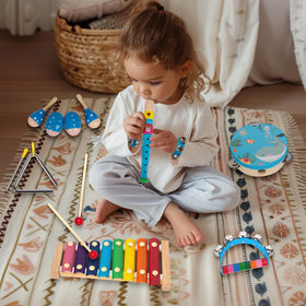 KIDS TOYLAND storage bag keeps all instruments tidy.