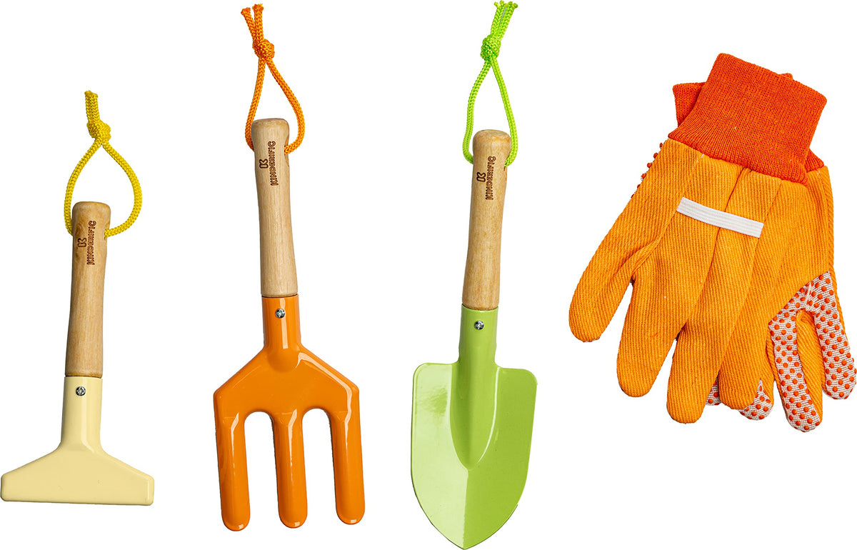 Kinderific Gardening Set spade for comfortable digging and discovery outside.
