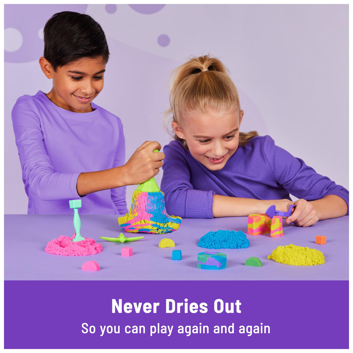 Kinetic Sand cut squish head tool for precise designs.