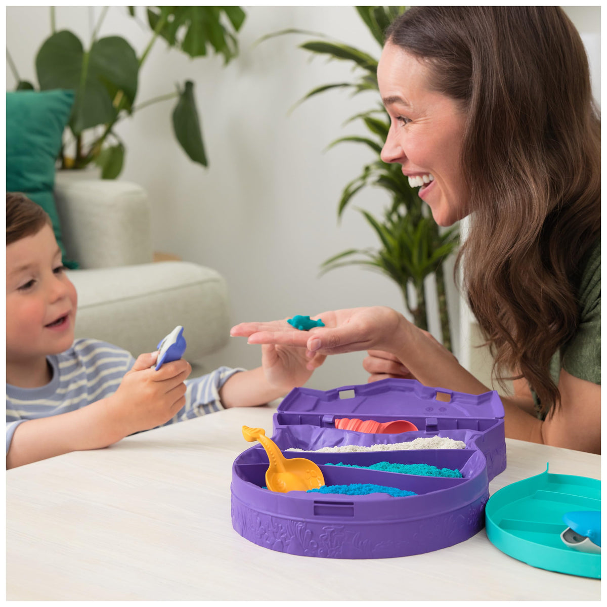 Kinetic Sand Project Planet Deep Sea container with lid keeps sand fresh