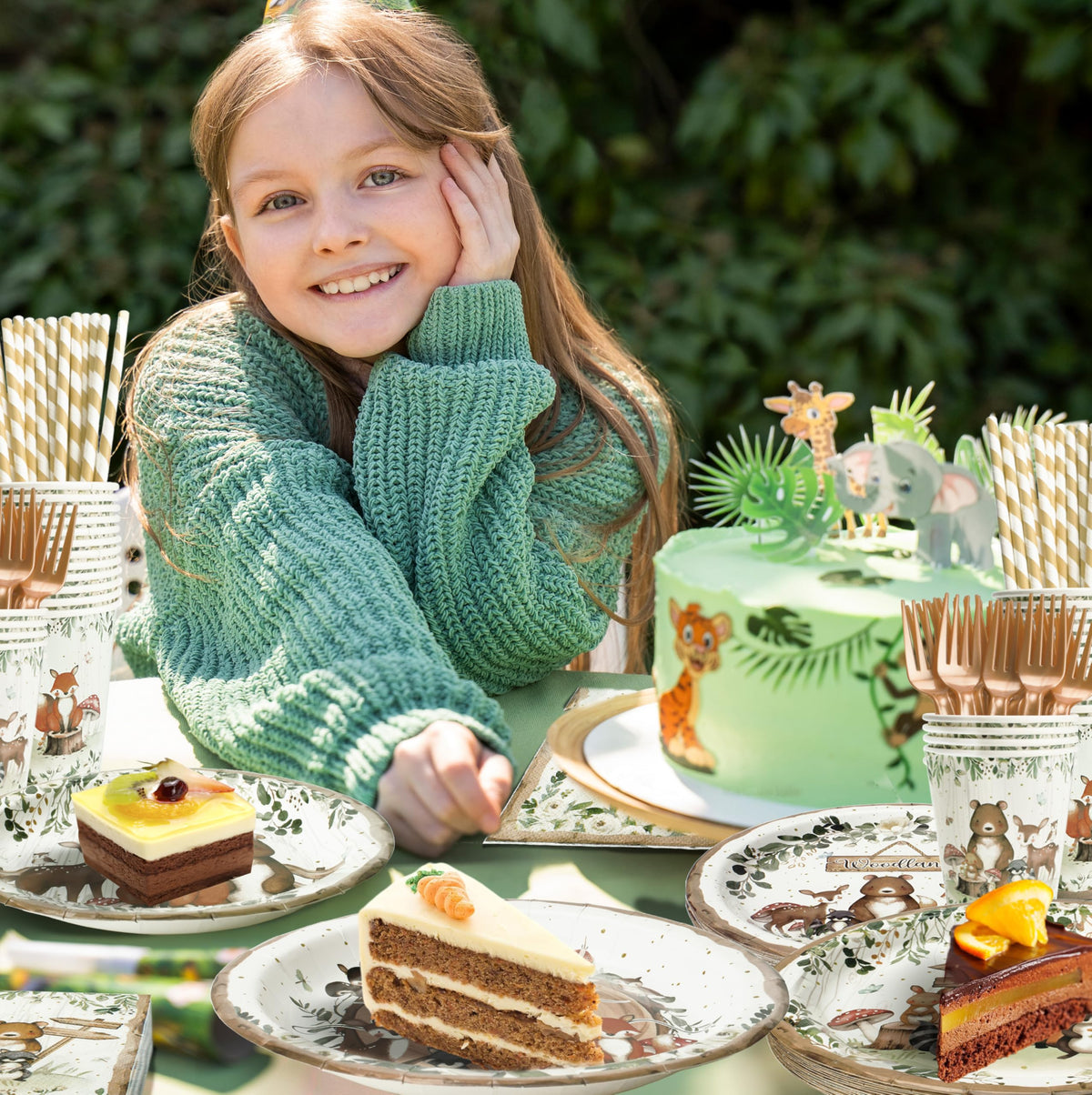 Kinovo woodland-party-pack for all-in-one hosting convenience.