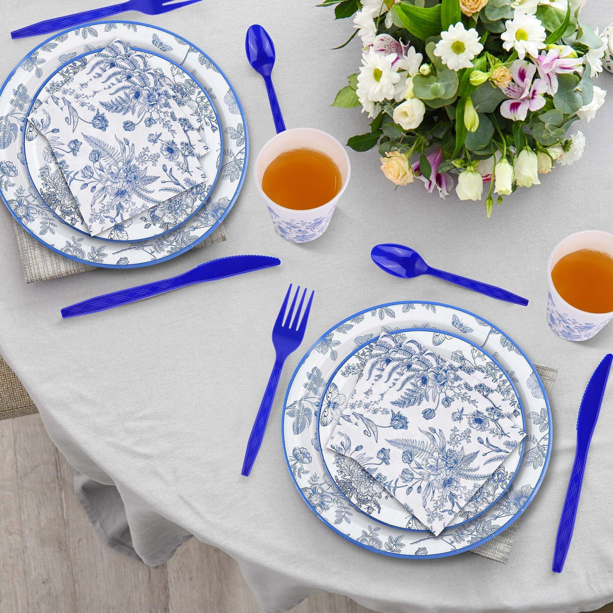 Kochorie disposable knife set, ready for effortless cleanup.