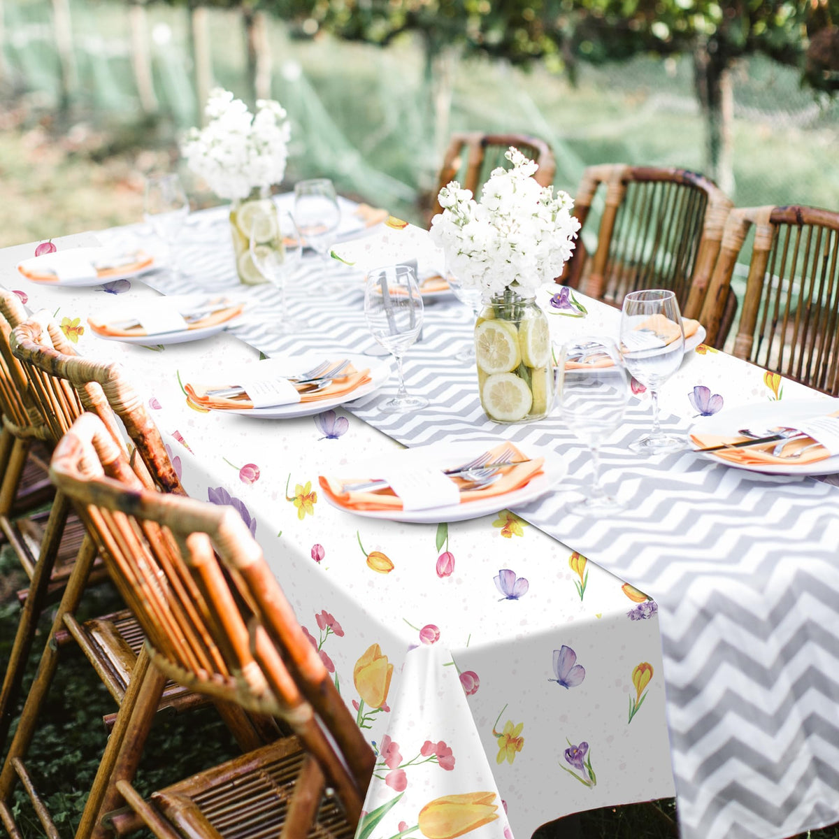 Kochorie disposable tablecloth simplifies cleanup after lively gatherings.