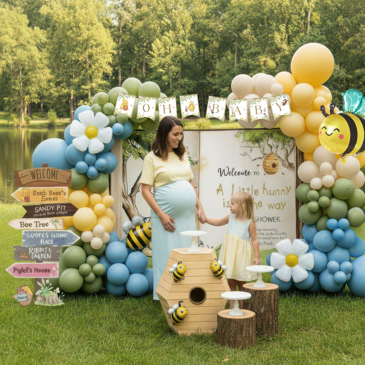 Kozee Classic Winnie banner integrates with the arch for a cohesive bear-themed look.
