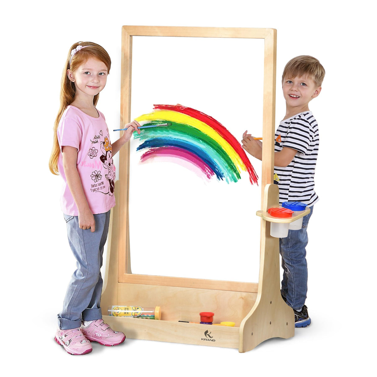 KRAND double-sided plexiglass easel showcases artwork clearly for collaborative drawing sessions.