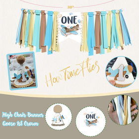 Kudapity cake topper keeps the cake centerpiece simple and adorable