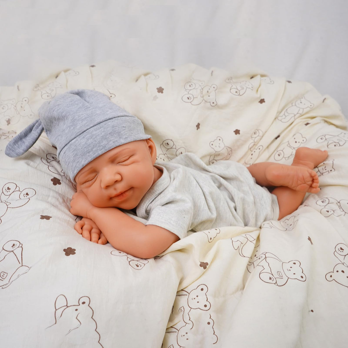 KUICEO reborn doll with realistic blood vessels and skin detail enhances imaginative storytelling