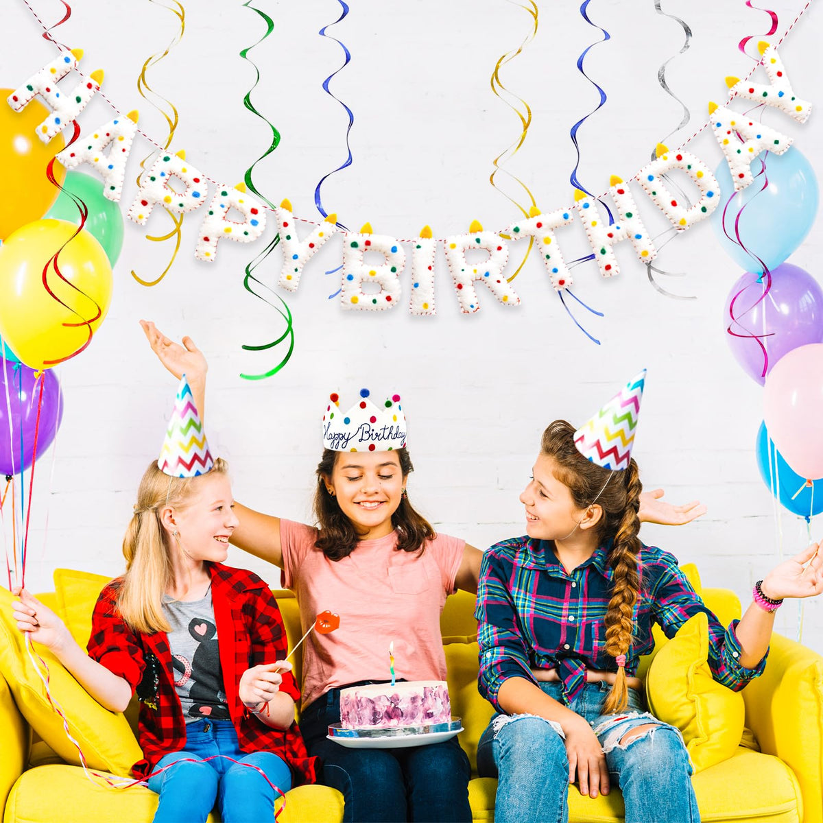 KUQJJQU 3D felt birthday garland adds depth and charm