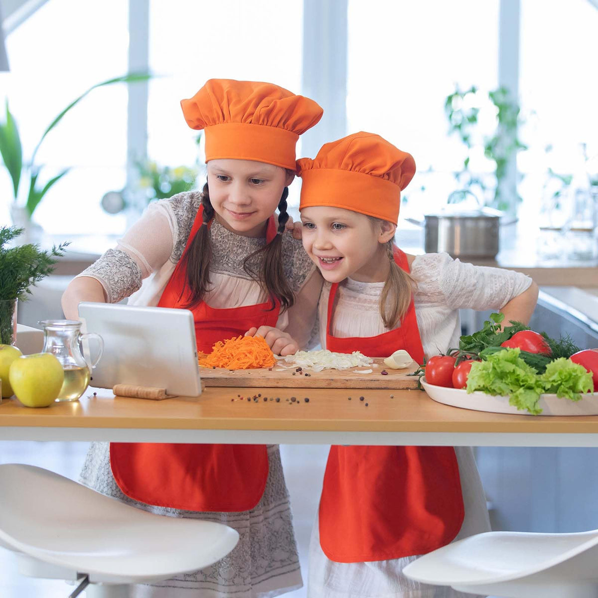 KUUQA classroom and party set helps manage craft time for groups
