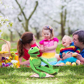 Puppet size around 60 cm suitable for kid-friendly visibility.