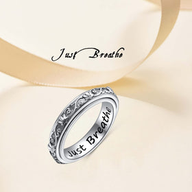Ladytree Everyday Band illustrates versatile wear for daily life.