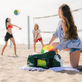 Lamnhin leak-resistant beach ball designed to hold air