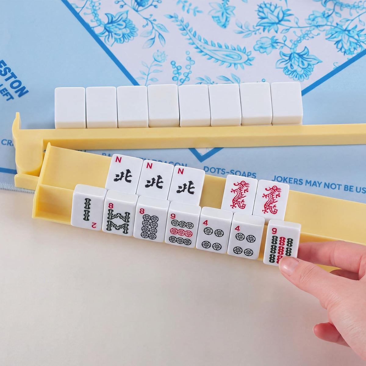 LaRandom family-friendly game night accessory supports organized mahjong play