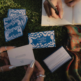 LAS CARTAS SOBRE LA MESA Spanish Edition family game night invites connection