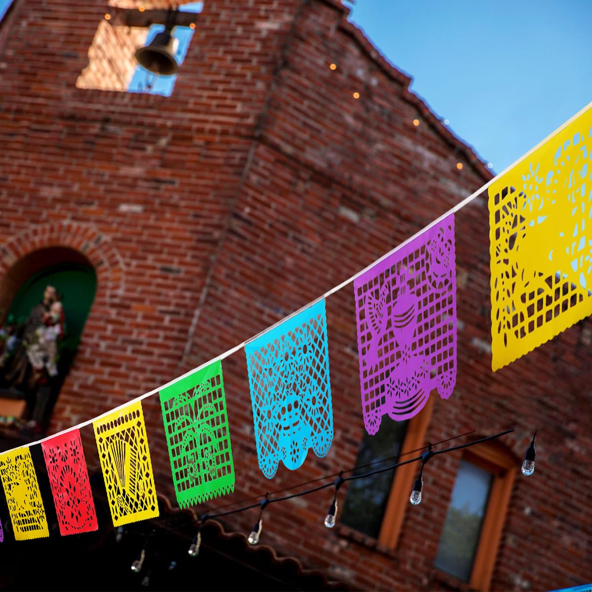 Lctevvn 108-foot banner set provides expansive decorating options.