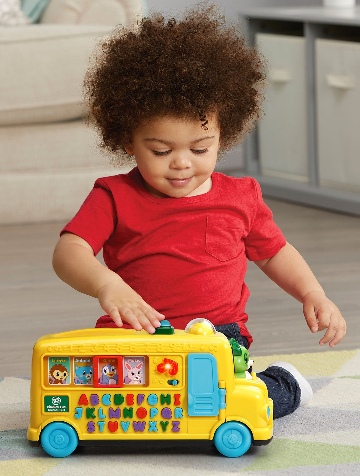 LeapFrog Phonics Fun Animal Bus letter-mode display demonstrating letter name and sound