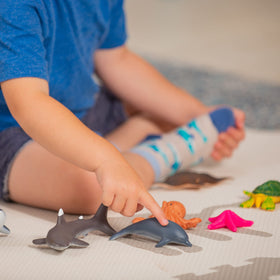 Learning Minds Jumbo Sea Animals starfish model enhances pretend play and sea life learning.