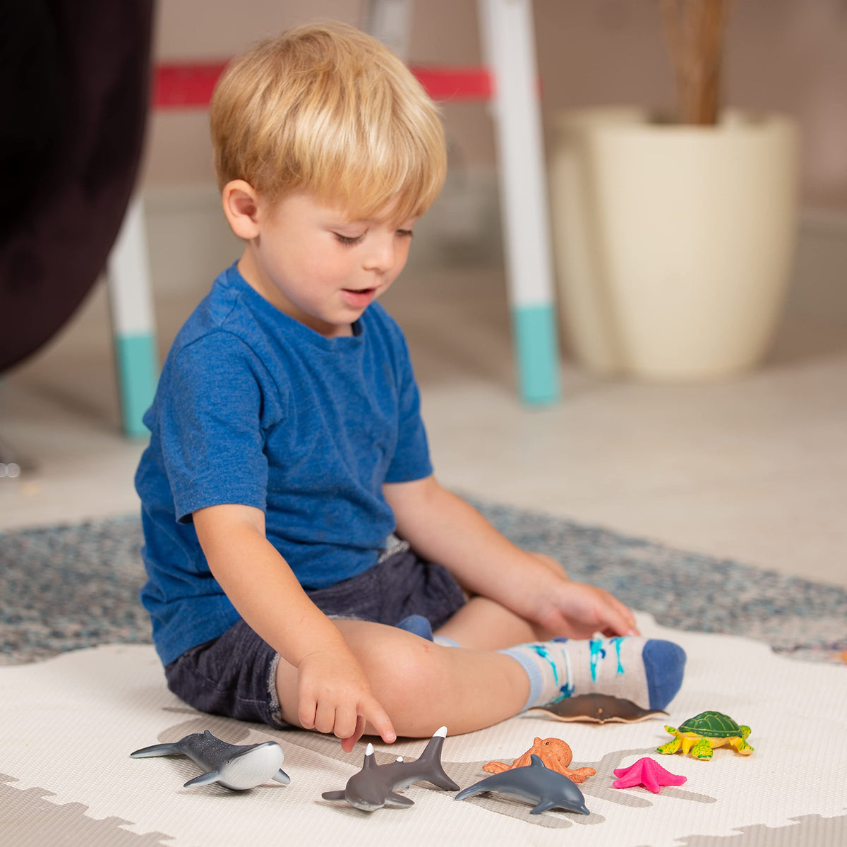 Learning Minds Jumbo Sea Animals stingray toy inspires ocean exploration in toddlers.