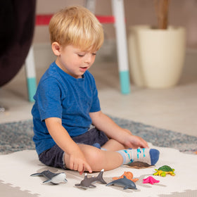 Learning Minds Jumbo Sea Animals stingray toy inspires ocean exploration in toddlers.