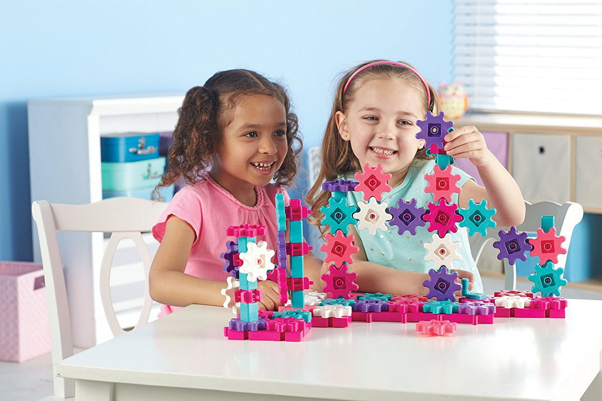 Learning Resources Gears! Gears! Gears! Deluxe Pink interlock closeup highlights motion and cause‑effect exploration.