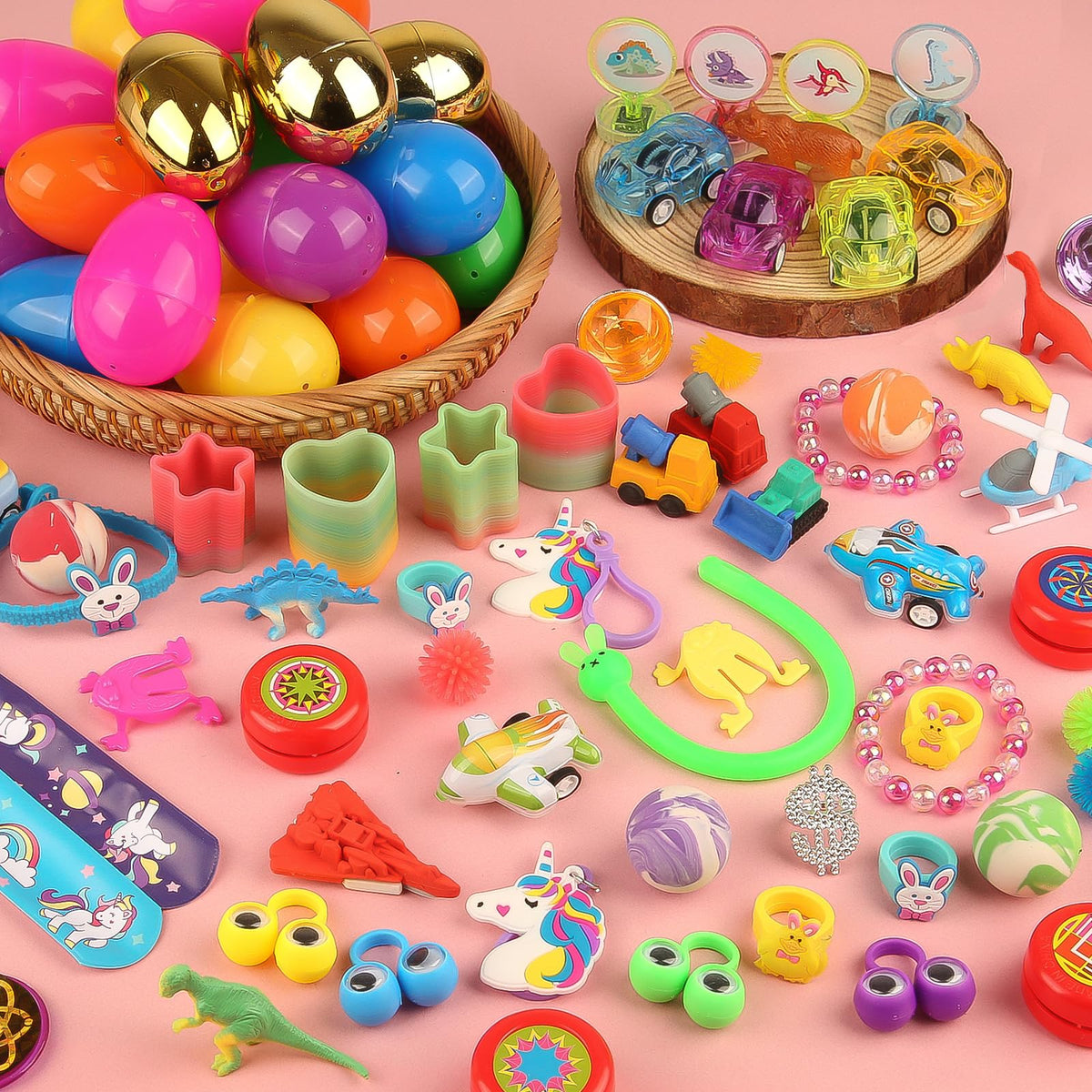 LEASEN variety of toy types inside eggs supports imaginative play