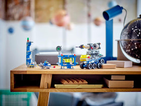 LEGO 40712 spaceship micro model enhances interstellar missions and role play.