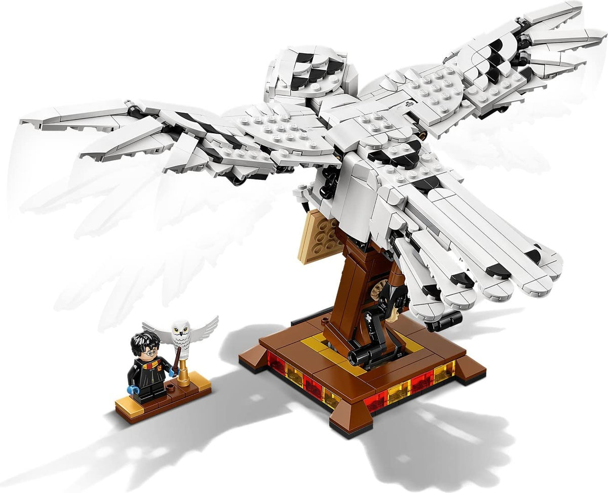 LEGO Hedwig Hogwarts card included for authentic Potter reference