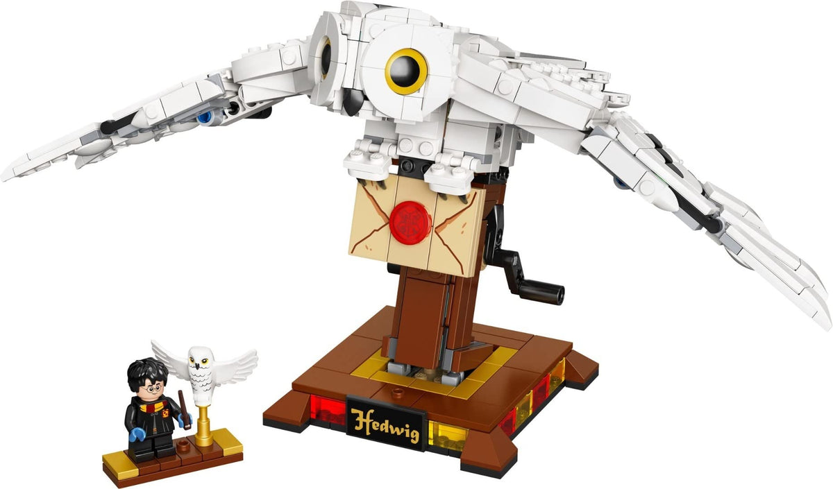 LEGO Hedwig small winged owl figure offers alternative display