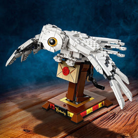 LEGO Hedwig wings movement mechanism enables lifelike flight poses