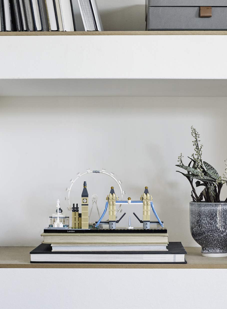 LEGO Architecture London Skyline 21034 landmark-collection showcasing National Gallery, Nelson's Column, London Eye