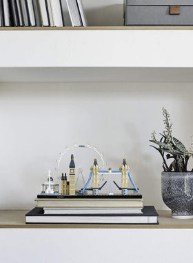 LEGO Architecture London Skyline 21034 landmark-collection showcasing National Gallery, Nelson's Column, London Eye