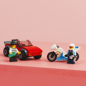 LEGO City Police Bike Chase builder app screenshot demonstrates interactive build