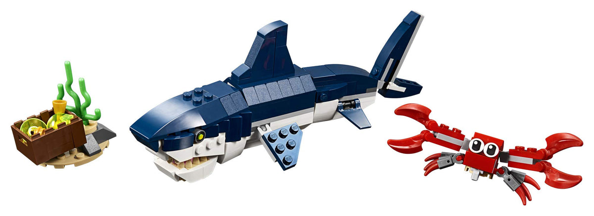 LEGO Deep Sea Creatures crab: treasure hunt play.
