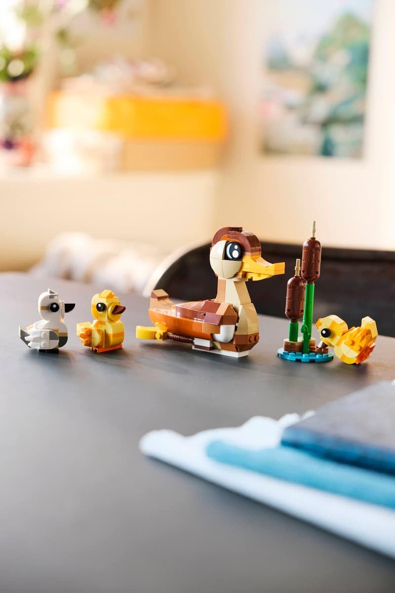 LEGO Duck Family 262 pieces set for creative building.