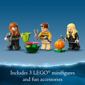 Portable display banner for on-the-go LEGO Harry Potter play and display