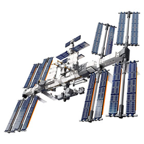 LEGO Ideas 21321 Canadarm2 detail adds iconic space station realism.