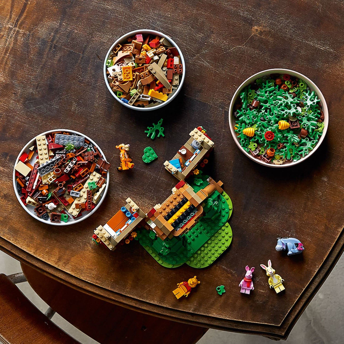 LEGO Ideas Pooh minifigs with Piglet, Tigger, Rabbit, and Eeyore for storytelling.
